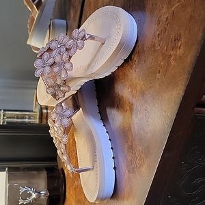 Golden Road NY Sandals 💓